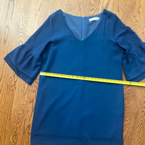 Bell sleeve shift dress - Picture 5 of 5